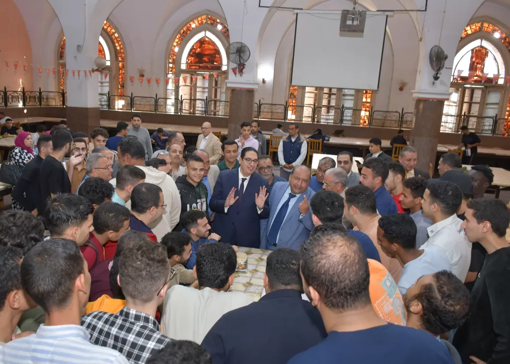 رئيس جامعة القاهرة يطمئن على أحوال الطلاب ويوجه بتطوير الخدمات بالمدينة الجامعية 3 - جريدة الجمهورية WhatsApp Image 2024 11 13 at 9.23.47 AM 2 - جريدة الجمهورية