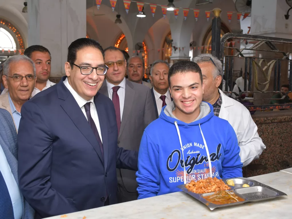 رئيس جامعة القاهرة يطمئن على أحوال الطلاب ويوجه بتطوير الخدمات بالمدينة الجامعية 8 - جريدة الجمهورية WhatsApp Image 2024 11 13 at 9.23.48 AM 2 - جريدة الجمهورية