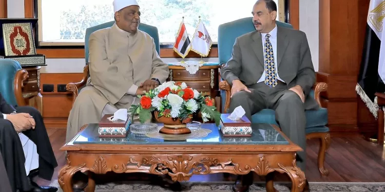 محافظ سوهاج والأزهر يبحثان سبل تعزيز جهود المصالحات وإنهاء الخصومات الثأرية