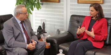 القنصل اللبناني الجديد تستكشف كنوز مكتبة الإسكندرية