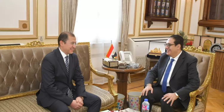 سفير أوزباكستان يزور جامعة القاهرة ويؤكد على أهمية التعاون الأكاديمي