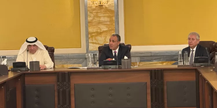 وزير الخارجية يشيد بالجالية المصرية بالكويت ودورها في تعزيز الروابط الشعبية بين البلدين