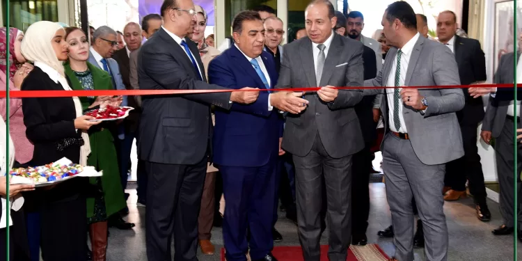 محافظ الدقهلية ورئيس جامعة المنصورة يفتتحان معرض الفن التشكيلي «رؤى»