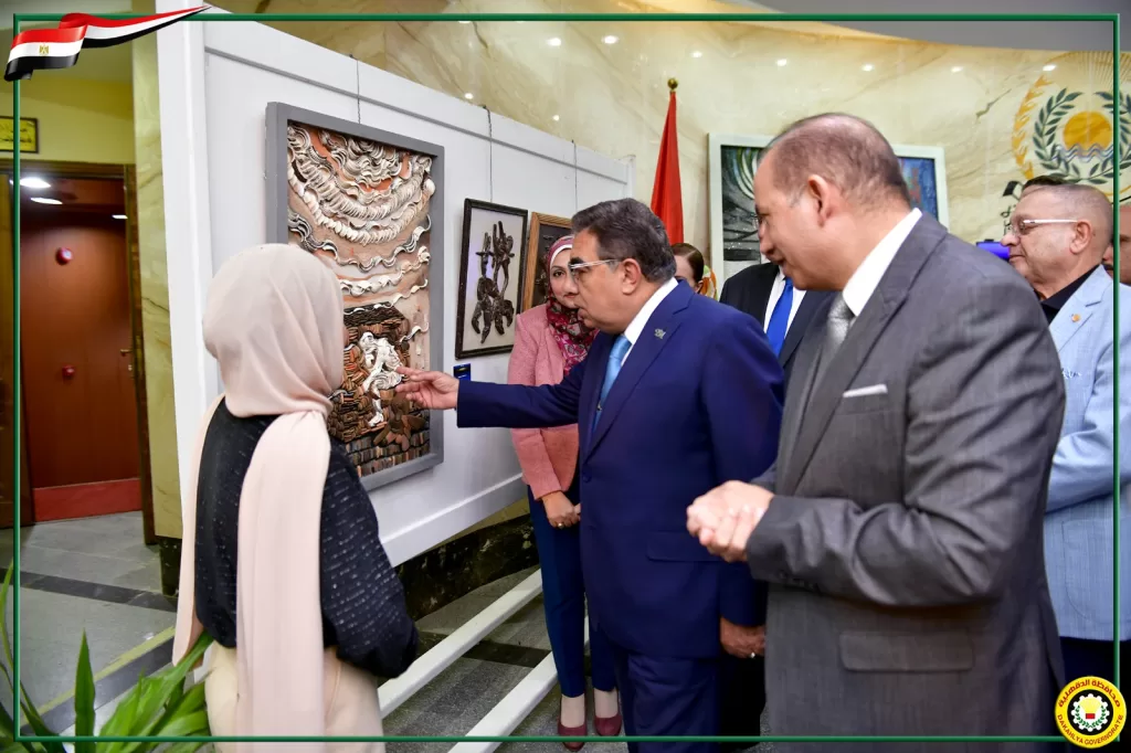 محافظ الدقهلية ورئيس جامعة المنصورة يفتتحان معرض الفن التشكيلي «رؤى» 62 | جريدة الجمهورية