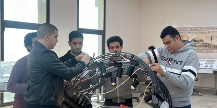 ابتكار مصري فريد: جهاز «الهيلودون» يرى النور بأيدي طلاب «عمارة» المنصورة الجديدة 1 - جريدة الجمهورية ابتكار مصري فريد: جهاز «الهيلودون» يرى النور بأيدي طلاب «عمارة» المنصورة الجديدة