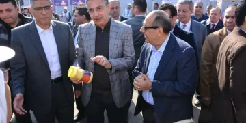 وزير التموين يفتتح أسواق اليوم الواحد في الأميرية وإمبابة بتعاون مع القطاع الخاص لتوفير السلع بأسعار مخفضة تصل لـ30%