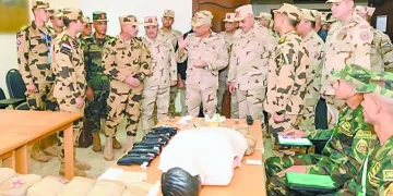 سفراء القوات المسلحة بالخارج: الفريق أول عبد المجيد صقر خلال تفقده عددًا من وحدات القوات المسلحة المخطط اشتراكها بإحدى مهام الاتحاد الأفريقى
