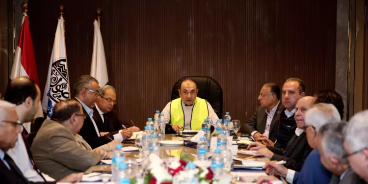 خلال جولته في «القابضة الكيماوية» .. شيمي يشدد على أهمية الإسراع في تنفيذ المشروعات وتحسين الكفاءة الإنتاجية