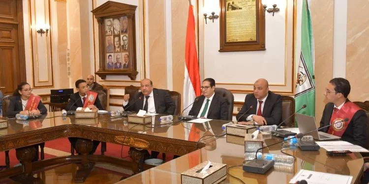 رئيس جامعة القاهرة يشيد بقدرات الطلاب على مواجهة التحديات الفكرية والمساهمة في التنمية الشاملة