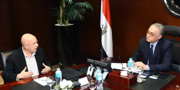 باستثمار 385 مليون دولار .. شركة عالمية تستهدف التصدير بإنشاء مصنع عملاق للنسيج والملابس في مصر