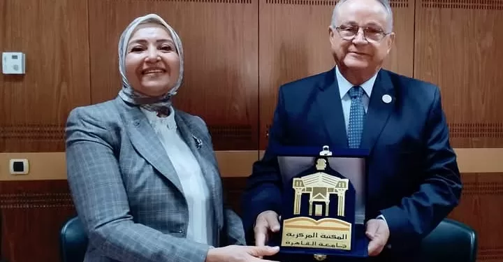 في ضوء فوزه بجائزة «العويس الثقافية» .. جامعة القاهرة تكرم د.أحمد زايد وتناقش كتابه فى ندوة