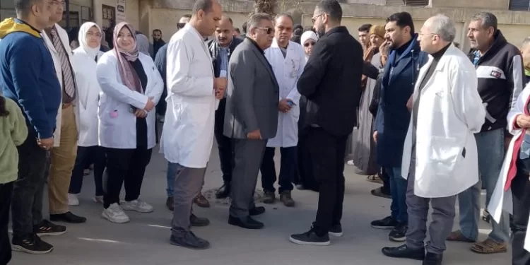 محافظ الدقهلية يحيل 51 طبيباً للتحقيق لتغيبهم عن العمل بمستشفى بلقاس المركزي
