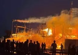 إصابة 8 عمال بحريق هائل في مصنع فوم بالعاشر من رمضان