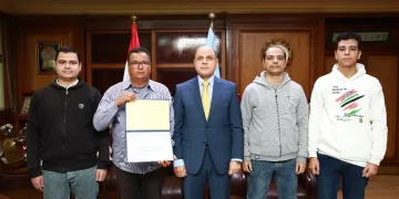 محافظ كفر الشيخ يكرم «شعبان عامر».. من موظف بسيط لبطل قصة كفاح تُلهم الأجيال