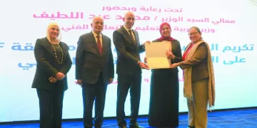 عبداللطيف: تكريم الفائزين فى المسابقة الدولية.. الدولة حريصة على اكتشاف ودعم الطلاب المبتكرين