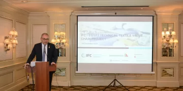 غرفة صناعة الملابس تطمح لتوطين الصناعة الذكية والتوسع عالميًا