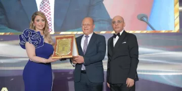 تكريم رموز الإبداع الأكاديمي والإعلامي في ملتقى التميز العربي