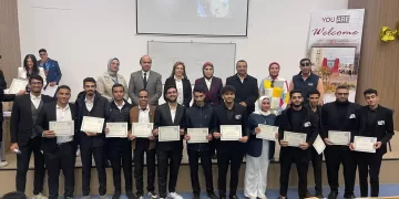 طلاب طب المنصورة الجديدة يقدمون عرضًا إكلينيكيًا للحالات المرضية المستوي الثالث