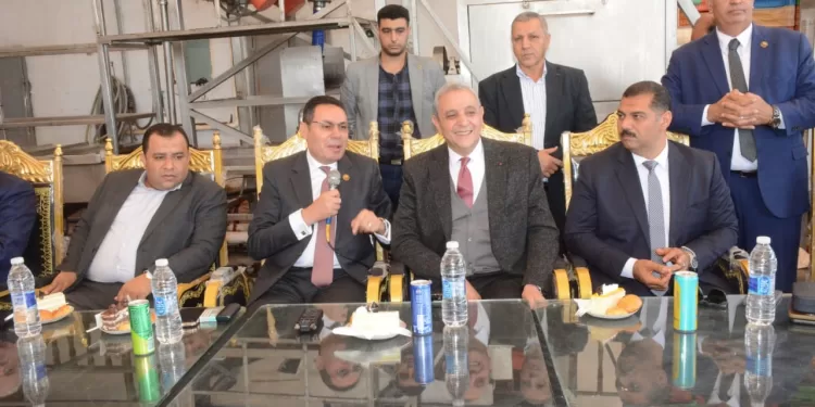 محافظ الغربية ولجنة الزراعة يتفقدان صناعة الزبيب في شنراق 1 - جريدة الجمهورية محافظ الغربية ولجنة الزراعة يتفقدان صناعة الزبيب في شنراق