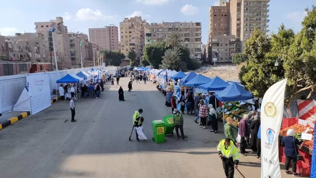 محافظ الجيزة: استمرار سوق اليوم الواحد للسلع الغذائية بإمبابة تأكيدًا على نجاح التجربة في خفض الأسعار 4 | جريدة الجمهورية