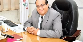 تكريم «زهرى» فى ختام مؤتمر الآتجاهات الحديثة فى صناعة السياحة والآثار