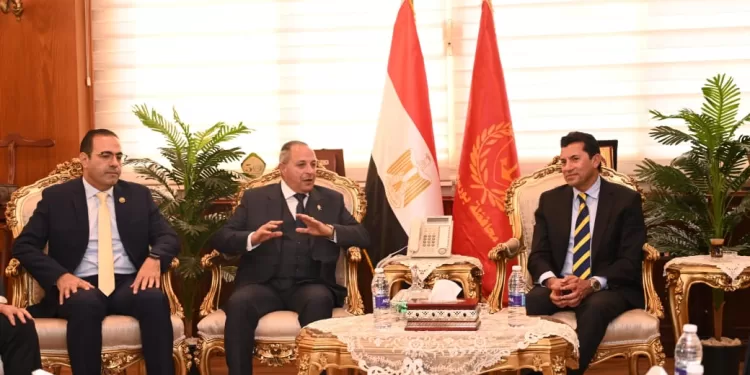 صبحي ومحب يتفقدان سير العمل في ستاد النادي المصري 1 - جريدة الجمهورية صبحي ومحب يتفقدان سير العمل في ستاد النادي المصري