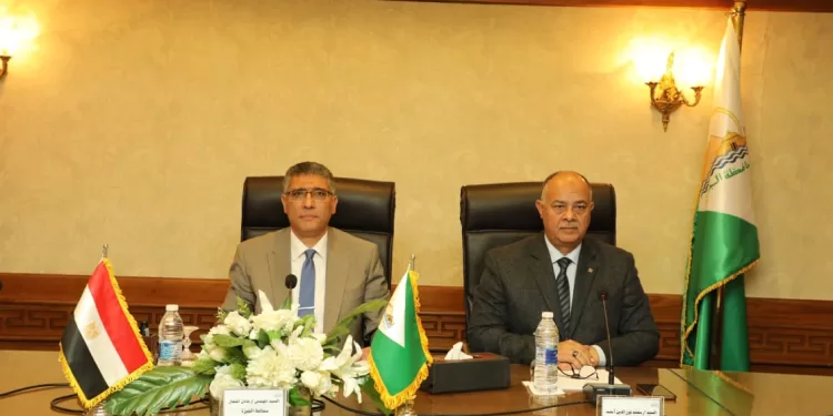 النجار يكرم أوائل الدورات التدريبية من موظفى محافظة الجيزة