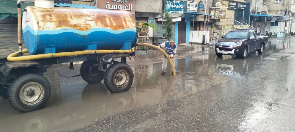 الدقهلية تتصدى لتداعيات الأمطار.. تدخل فوري وسريع من الوحدات المحلية 14 | جريدة الجمهورية