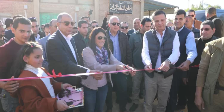 وزيرة التخطيط تضع حجر أساس مدرسة جديدة بمشروع «SAIL».. وتفتتح مبنى جمعية تعاونية بالمنيا 1 - جريدة الجمهورية وزيرة التخطيط تضع حجر أساس مدرسة جديدة بمشروع «SAIL».. وتفتتح مبنى جمعية تعاونية بالمنيا