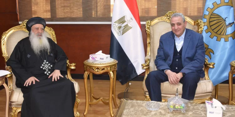 تعاون مثمر بين المحافظة والكنيسة.. محافظ الغربية والأنبا بولا يناقشان استعدادات الأعياد