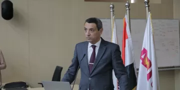 محافظ السويس يستعرض تأثيرات الأحداث العالمية على التنمية في مصر بجامعة الجلالة