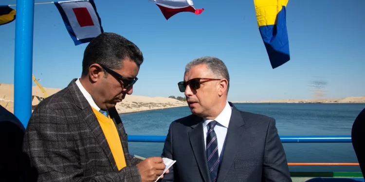 الفريق ربيع: 13 محور جديد يربط سيناء بمصر.. هدية الرئيس للشعب 1 - جريدة الجمهورية الفريق ربيع: 13 محور جديد يربط سيناء بمصر.. هدية الرئيس للشعب