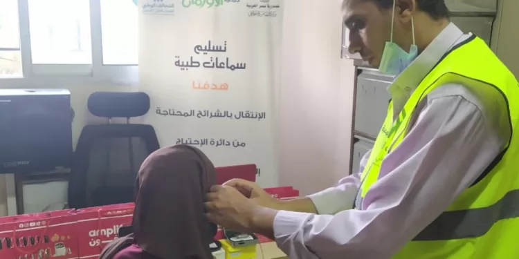 بمبادرة من المحافظ.. الأورمان وتضامن بني سويف يوفران 656 سماعة طبية