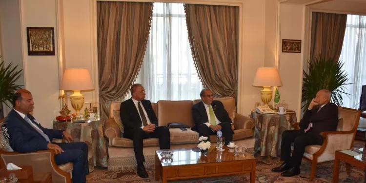 تعزيز التعاون المشترك: وفد من الجمعية العربية للبحوث الاقتصادية يلتقي بالأمين العام للجامعة العربية