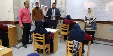 محافظ بني سويف يتابع سير امتحانات الصف الأول بالمعهد الفني للتمريض