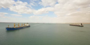 الفريق ربيع يعلن عن نجاح أولى تجارب ازدواج قناة السويس