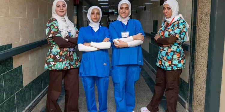 «تحيا مصر» يُكرم الكوادر الطبية بالتأمين الصحي بـ 238 ألف قطعة ملابس جديدة