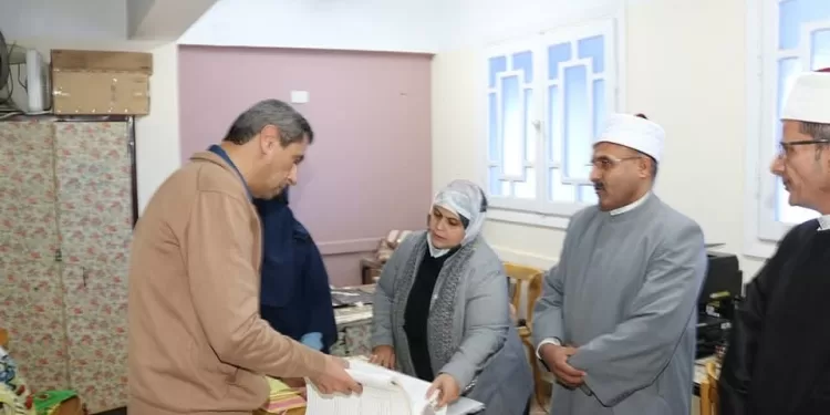 في زيارة مفاجئة.. محافظ السويس يتفقد سير الدراسة بالمنطقة الأزهرية