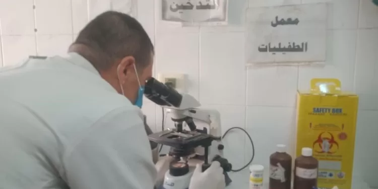 قافلة صحية شاملة تقدم خدمات علاجية مجانية لـ 1227 مريضًا في نزلة البرقى ببني سويف