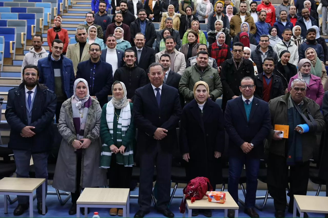 رئيس جامعة المنصورة الجديدة يشيد بجهود الكادر الجامعي في التحضير للامتحانات 14 | جريدة الجمهورية