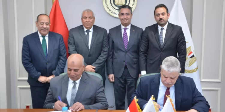 التموين توقع بروتوكول تعاون مع محافظة الوادي الجديد لإقامة أسواق اليوم الواحد