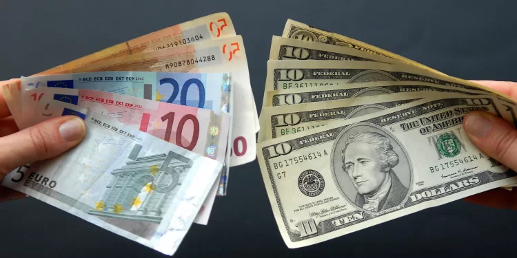 اليورو مقابل الدولار الأمريكي