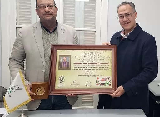 جمعية «كتاب البيئة والتنمية» تُتوج بوسام الاتحاد العربي للعمل التطوعي 1 - جريدة الجمهورية جمعية «كتاب البيئة والتنمية» تُتوج بوسام الاتحاد العربي للعمل التطوعي