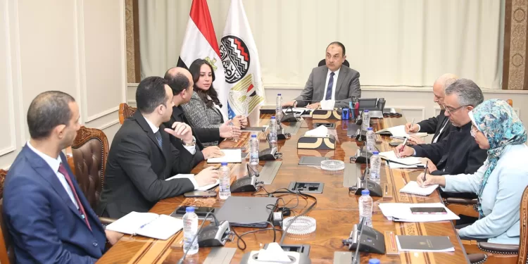 تعزيز التعاون بين قطاع الأعمال العام ومبادرة «ابدأ» لدعم الصناعة الوطنية