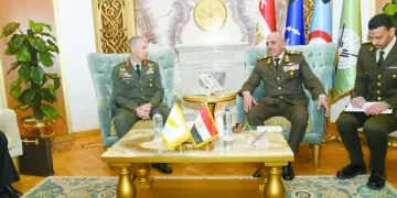 الفريق أحمد خليفة يلتقى قائد الحرس الوطنى القبرصى 