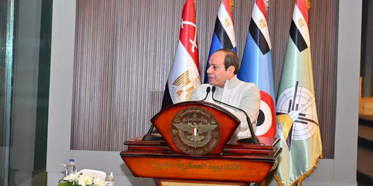 فيديو| الرئيس عبد الفتاح السيسي يتفقد الأكاديمية العسكرية المصرية