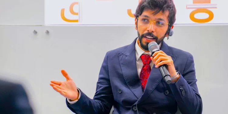 الشاعر والروائي هزاع أبوالريش: بدأت كل تجاربي الأدبية بشغف