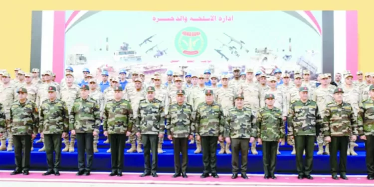 القائد العام يتفقد أحدث منظومات التأمين الفنى والإصلاح بالورش الرئيسية للأسلحة