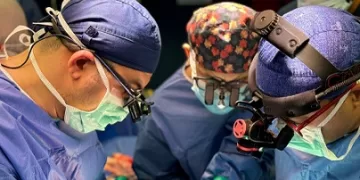 لأول مرة في العالم.. جراحة ناجحة لعلاج تضيُّق الصمام الأورطى بجامعة المنصورة