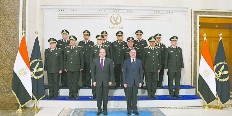 الرئيس السيسى يتصدر صورة تذكارية مع وزير الداخلية وأعضاء « الأعلى للشرطة» 1 - جريدة الجمهورية أداء «باهت» من الفريقين